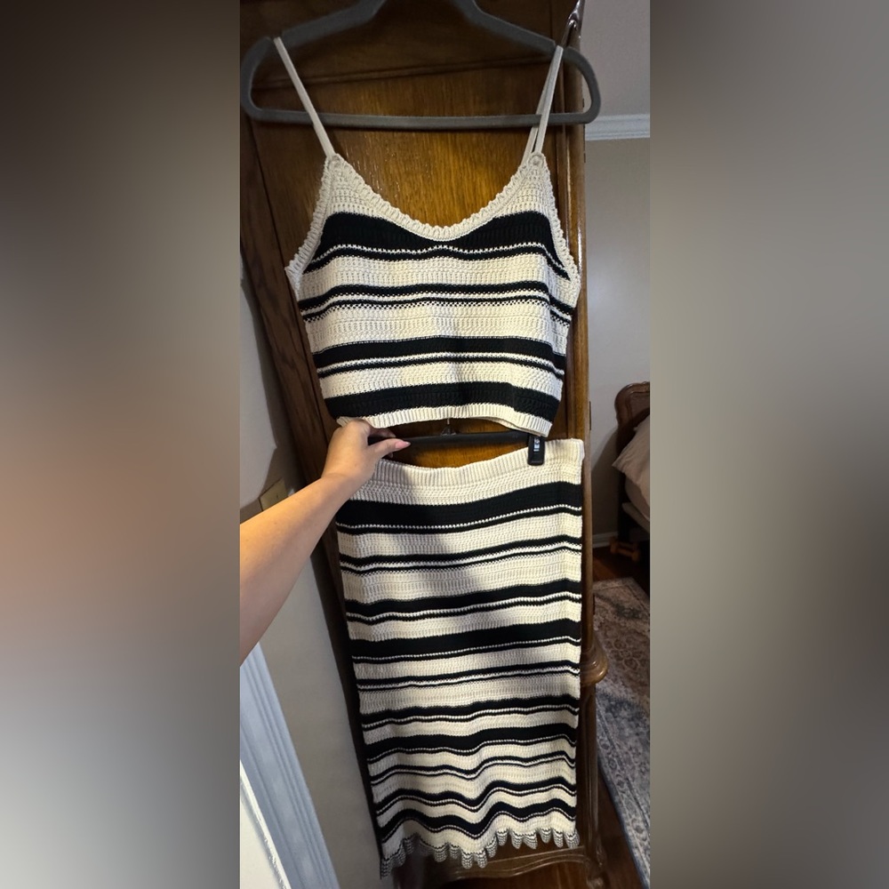NWOT Black and White Knit Top and Skirt crochet set L